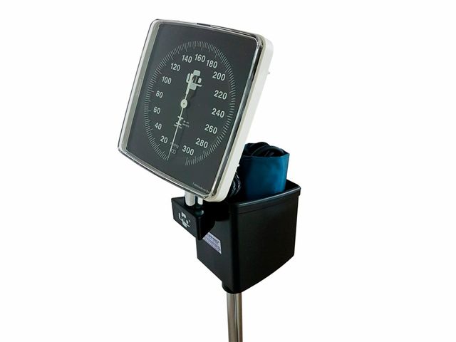 Esfigmomanômetro Aneróide – Visio 7000 – com Suporte e Rodízios – Macrosul Esfigmomanômetro Aneróide – Visio 7000 – com Suporte e Rodízios – Macrosul